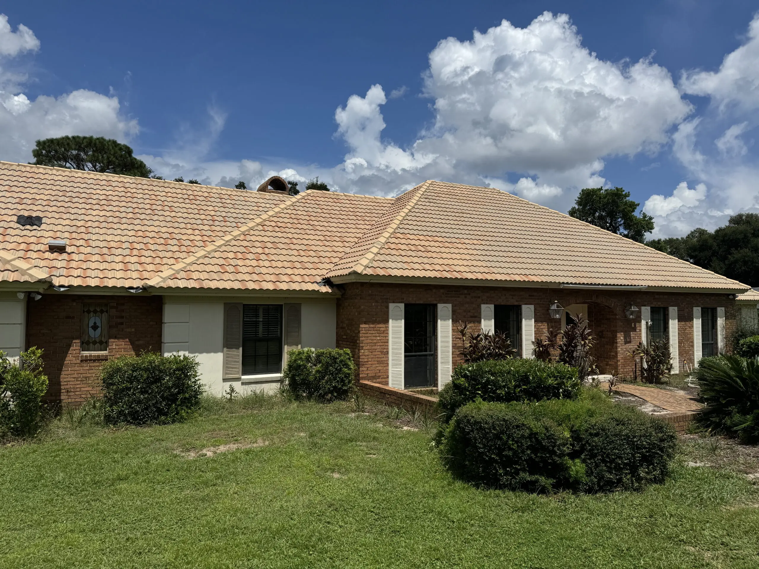 Soft Wash Transformation Unveiled in Sweetwater Club, Wekiva Springs