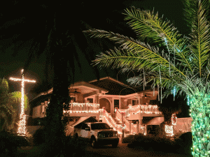 Read more about the article Holiday Light Disassembly: Free with Our Softwashing Services