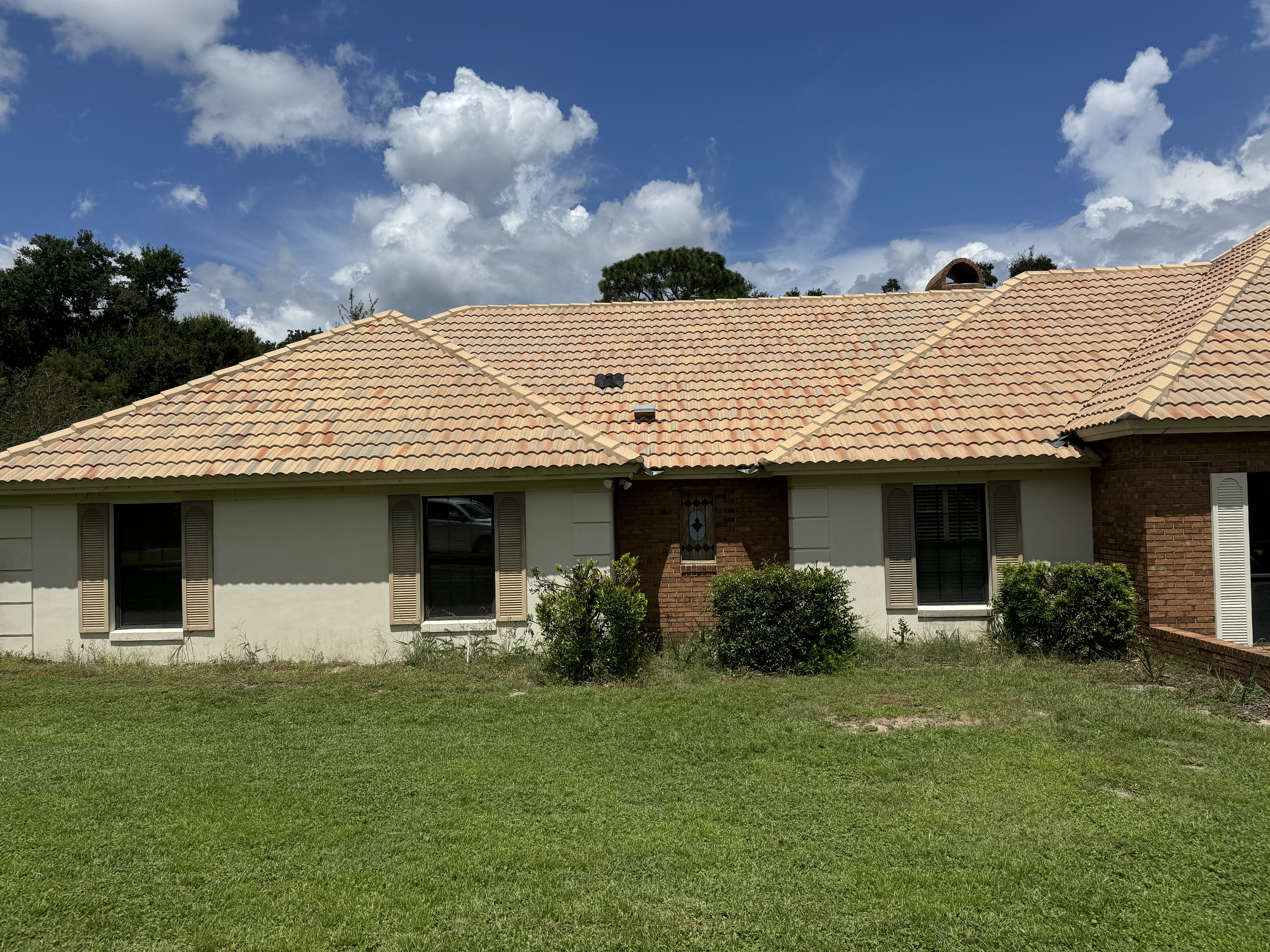 Read more about the article Soft Wash Transformation Unveiled in Sweetwater Club, Wekiva Springs